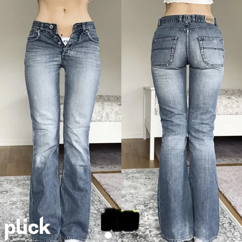 Säljer dessa snygga lågmidjade jeans då de tyvärr är för små!! Köpta här på Plick, lånade bilder!! . Jeans & Byxor.