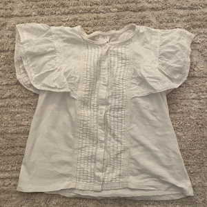 Blus Zara - säljer den här supersnygga blusen från zara💓 jättebra skick💓