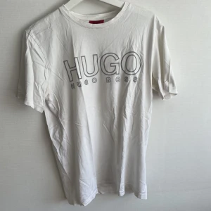 Hugo Boss t-shirt - Hör av er för mer information och bilder!