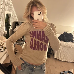 Ganni  - Super snygg stickad Ganni Tröja! Använd 2-3 gånger. Storlek xxs men passar mig super som är en S!❤️ släpper inte under utgångspris. För mer bilder, fråga!
