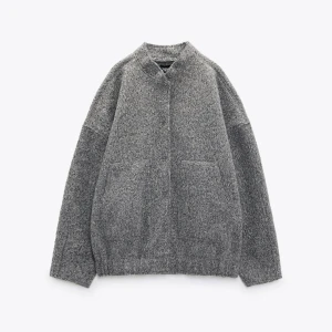 Höstjacka - Den populära höstjackan från zara som är helt slutsåld. Sitter bra men lite oversized på mig som bär S/M i vanliga fall. Nypris 559! 