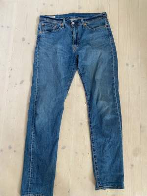 Blåa Levis jeans W33 L34 Riktigt bra skick, inga skador eller märken! 