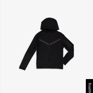 Nike tech  - Knappt använd, nyskick 