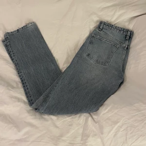 Zara jeans - Zara midwaist jeans i storlek 34💕