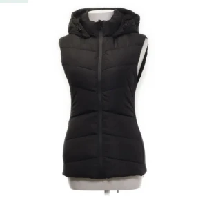 Zara väst - Pris kan diskuteras! Säljer min Zara väst i storlek xs som jag köpte för någon månad sedan. Är i bra skick och sitter jättebra. Möts upp i  Stockholm/stan💗