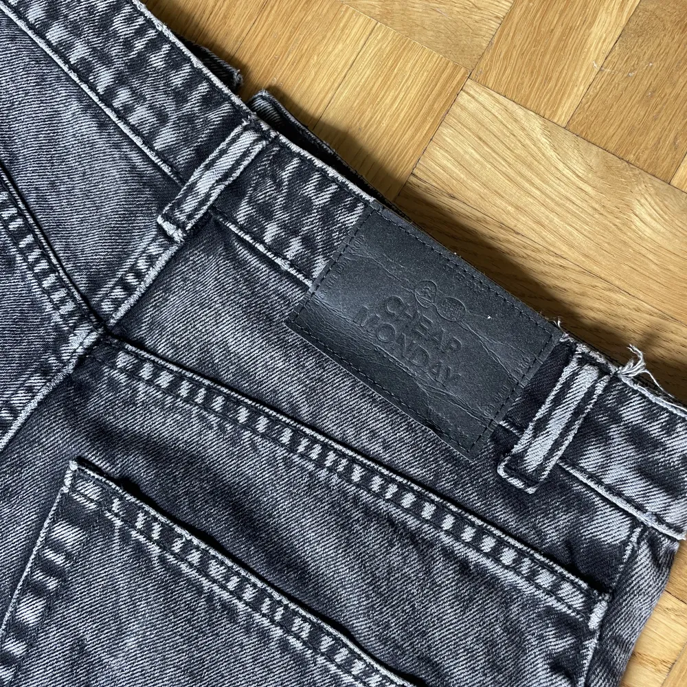 Svarta ”urtvättade” jeansshorts från Cheap Monday. Slits på båda sidor. Mid/high waist. 100% organic cotton. Strl S. Kan skicka eller mötas upp i Stockholm!. Shorts.