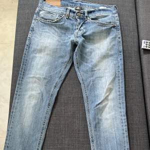 As feta jeans från Dondup. Hör av er om fler bilder eller frågor🙌