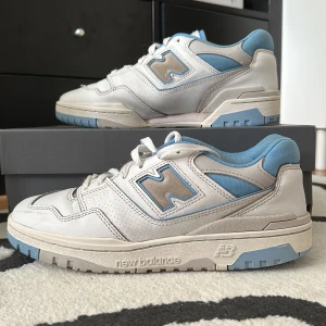 New Balance 550 - Hej säljer min skor för dom inte passar längre det är 40,5 det är rätt bra skick skulle säga 7/10 Skriv för mer information 