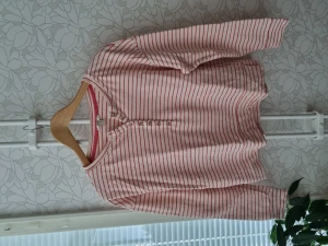 T-shirt from Espirit in size XS - The t-shirt is from Espirit. It was used two or three times.