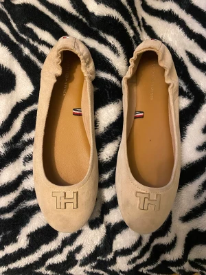 Tommy hilfiger ballerina  - Endast använda vid två tillfällen. 