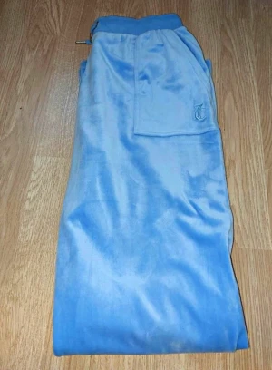 Juicy couture  - Jag söker mina juicy couture eftersom dem var för stora 🫶