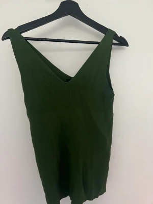 Stickat linne - Stickat grönt linne som tyvärr inte kommit till användning lika mycket som jag velat💓