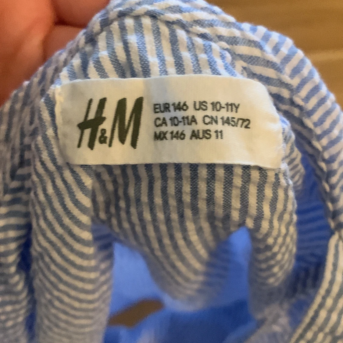 Blå, vit randig tröja  - 91