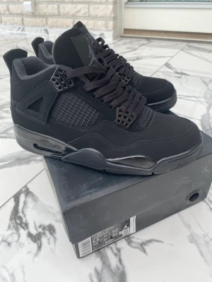 Jordan 4 black cat - Ett par sparsamt använda Jordan 4 Condition 10/10