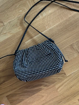 Fin väska - Fin väska från gina tricot. Aldrig använd, 100kr + eventuell frakt