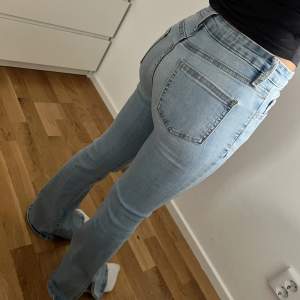 Hej Säljer mina fina Bailey jeans  ✨Vid frågor o funderingar skriv gärna //Moa 