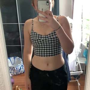 Top/korsett ifrån Newyorker  - Superfin top ifrån newyorker, knappt använd, nypris 50 kr 🌸🌸strl xs men passar på s och m 💖💖