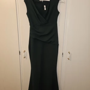 Klänning från bubbleroom - Klänning i storlek 38 använd två gånger, köpt för 1000