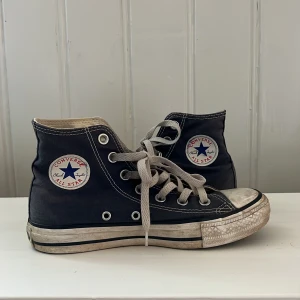Converse  - Blåa Converse använda men fint skick!