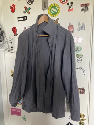 Grå skjorta Large - Large grå skjorta långärmad Knappt använd