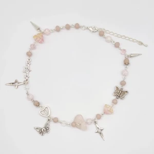 Handgjort halsband  - Handgjort halsband och exklusiv design. 🌸 Material-rosenkvarts, glas och zinklegeringar. Nickel fri. Längd: 17cm och 5cm lång förlängninskedja för justering.🌸  [frakt 20kr]