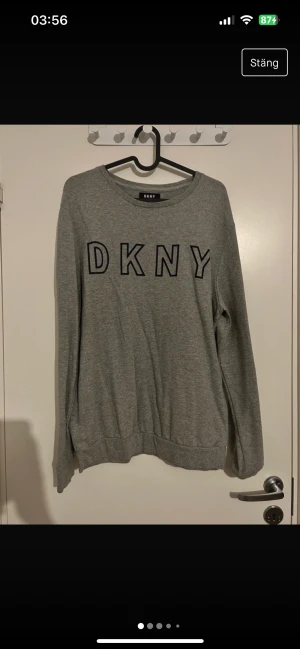 DKNY tröja  - Använd en gång. Mycket bra skick.