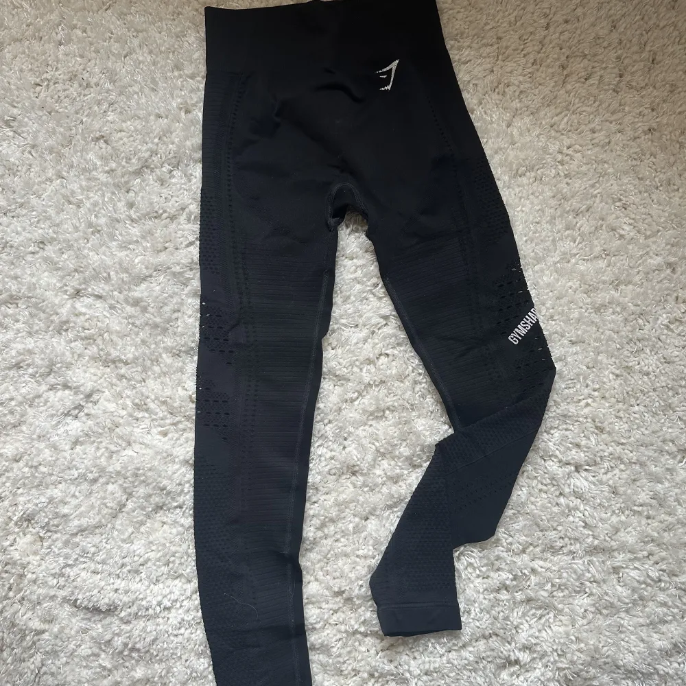 Energy gymshark storlek S  200 kr fint skick! . Jeans & Byxor.