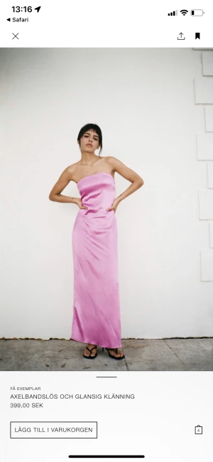Långklänning  - Säljer nu denna fantastiskt fina långklänning som jag hade på min bal och inte längre känner att jag har användning för. Klänningen går att både klä upp och klä ner.