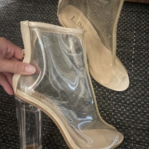 Helt nya  - Aldrig använda då skorna är lite små för mig 