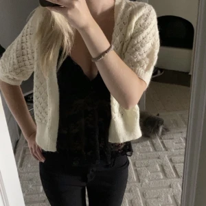 Trekvartsärmad kofta - Trekvartsärmad kofta som är så snygg!!