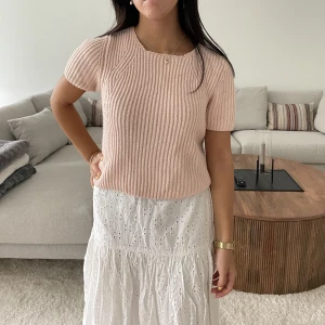 Rosa stickad topp - Jättefin rosa stickad topp i en underbar ljusrosa förg!!🩷🩷kolla jättegärna in mina andra annonser!