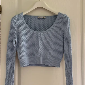 Tröja - Super fin blå tröja från chiquelle i storlek S men passar M också