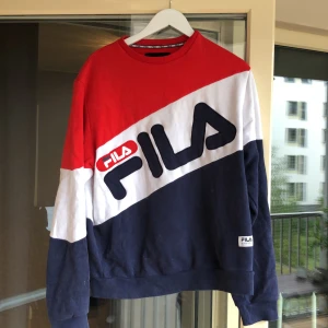 Tröja från Fila - Storlek L men känns som M. Fint skick.