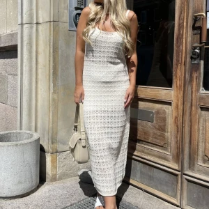 Stickad klänning  - Danskt märke, Astrid Frank. Aldrig använd. Men verkligen jättefin!!  Kan skicka fler bilder ✨ 