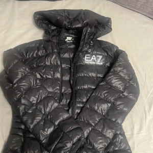Ea7 - Helt ny dunjacka 