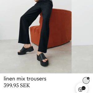 Linnebyxor - Linnebyxor köpta i början av sommaren, använda ett fåtal gånger. Bra skick och mysiga. Når till marken på mig som är 1,70 m. Vid fler frågor skriv i chatten!