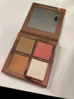 Sassy palett caia - Säljer min sassy palett då jag ej använder den längre. Har mest använt bronsern så de andra skuggorna är typ nya