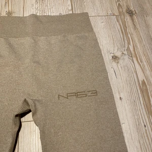 Ribbade tights - Ribbade beige träningstights. Endast använda någon gång!🧸