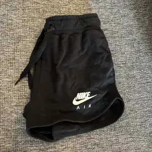 Ett par assnygga shorts från Nike i storlek xs ❤️
