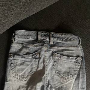 los waits jeans  - trendiga jeans som är low/mid waits, bra skick! 