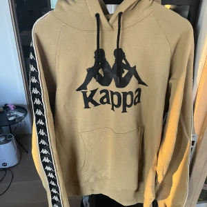 Kappa hoodie - Hoodie från märket kappa, knappt använd väldigt bra skick