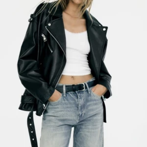 Faux leather jacket - Oversized faux leather jacket from Zara. Size M, barely used ⚡️