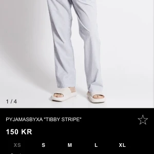 Pyjamasbyxor  - Säljer dess pyjamasbyxor i strl. S dö de är för korta för mig tyvärr. Sååå sköna och snygga💗