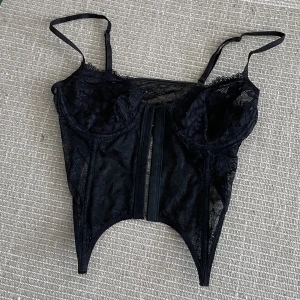Korsett - Superfin korsetttopp från Nakd som tyvärr för liten för mig. Som ny! 