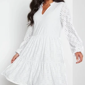 VILA petite- Vikawa dress - Oänvänd klänning från VILA med lappen kvar. Storlek XS. Ursprungs pris: 500kr💘 Pris kan diskuteras!