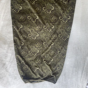 Kjol - Köpt på plick för några år sedan. Perfekt höstkjol. Storlek 42/44 men jag tycker den känns mindre. 