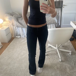 Ltb jeans - Jeans från Ltb, det är jätte mörkblå så de ser nästan svarta ut