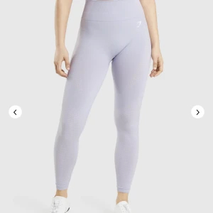 Gymshark tights - Säljer ett par gymshark vital seamless tights i ljuslila som jag köpt här på plick, jag säljer de vidare eftersom jag upplever dom för små på mig! Dom var helt oanvända av personen innan och har bara använts 2 gånger av mig😊  Säljer för 175kr + frakt