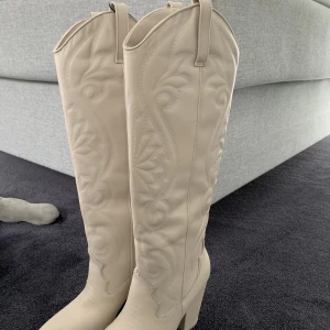 Boots - Skitsnygga boots köpta på zalando. Nypris 1200. 
