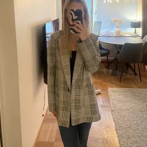 Kavaj - Sjukt snygg rutig kavaj. Lite för stor så behöver sälja